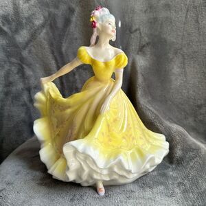 Vintage 1970 Royal Doulton England Porcelain Figurine Ninette HN2379